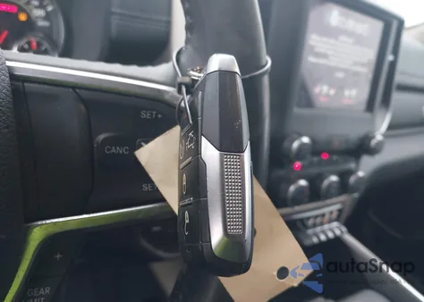 2021 Ram 1500 Laramie 4X4 5'7 Box z USA, uszkodzony, nr VIN 1C6SRFJT2MN665900